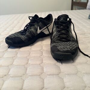 Men's Nike Flywire Tennis Shoes